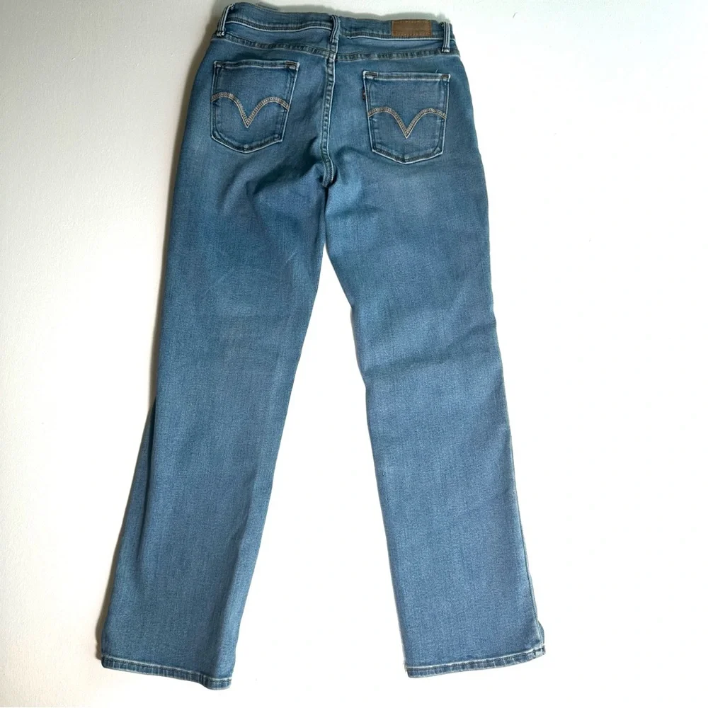 Levi’s‎ Straight Leg Women Size 4P Denim Jeans Embroidered Pockets